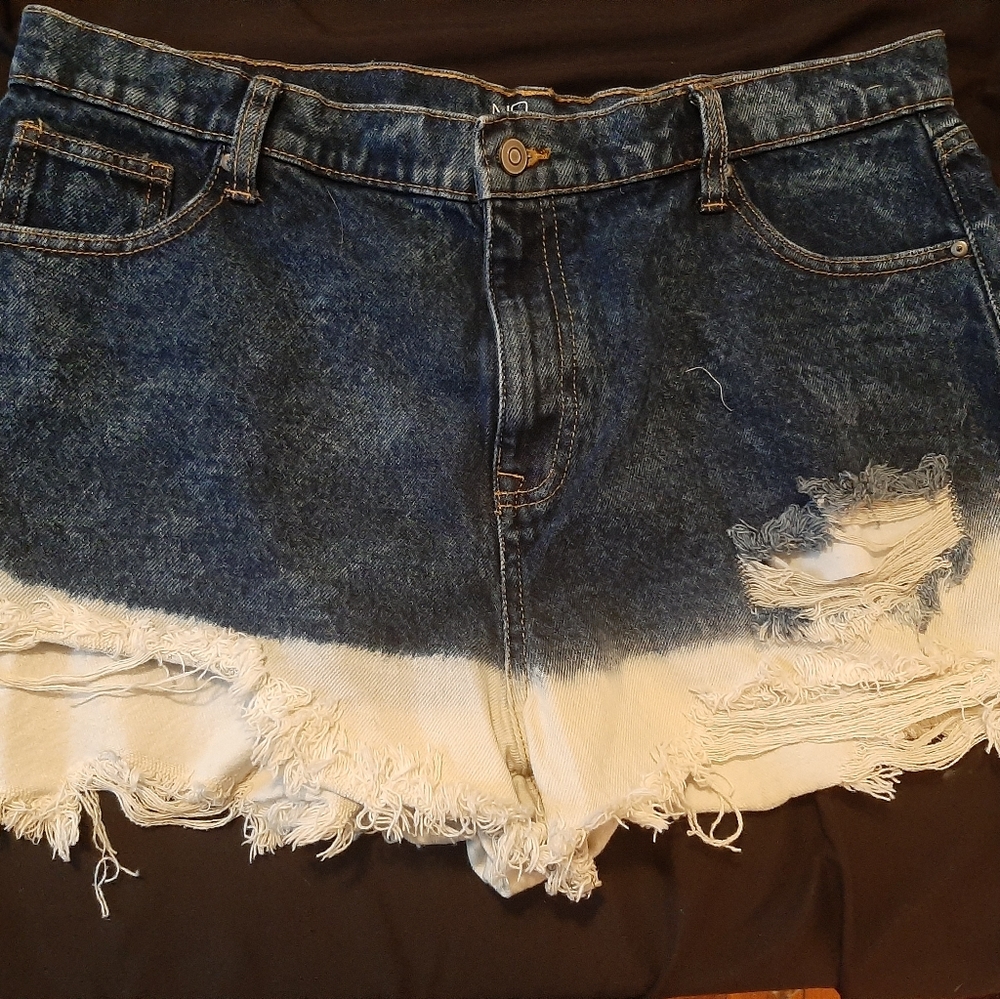 No boundaries shorts